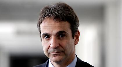 Στο γραφείο του ο Κυριάκος Μητσοτάκης -Σύσκεψη με τους στενούς του συνεργάτες