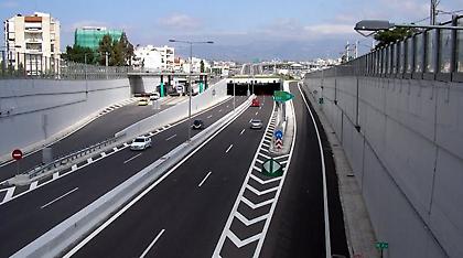 Απορριμματοφόρο πήρε φωτιά στην Αττική Οδό