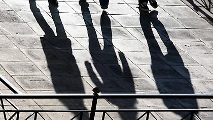 Ανάπτυξη στα χαρτιά, «ασφυξία» στην πραγματική οικονομία