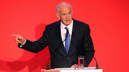 Παπανδρέου: Δεξιοί και δήθεν αριστεροί ξεπλένουν τις ευθύνες Καραμανλή