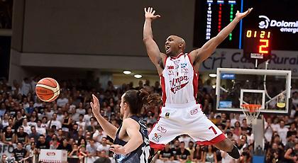 «Σκούπα» στο Μιλάνο μετά τον αποκλεισμό