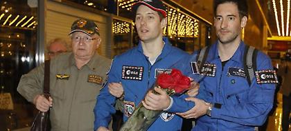 Επέστρεψαν στη Γη δύο αστροναύτες έπειτα από 200 μέρες στο διάστημα (pics-video)