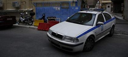 Κρατούσαν σε αποθήκη αλλοδαπούς μέχρι να πάρουν επιπλέον χρήματα για την προώθησή τους