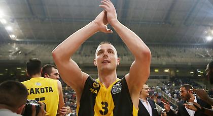 Μέσα, αλλά… ερωτηματικό ο ΜακΓκραθ στην ΑΕΚ