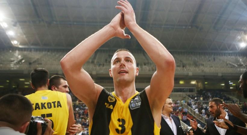 Μέσα, αλλά… ερωτηματικό ο ΜακΓκραθ στην ΑΕΚ