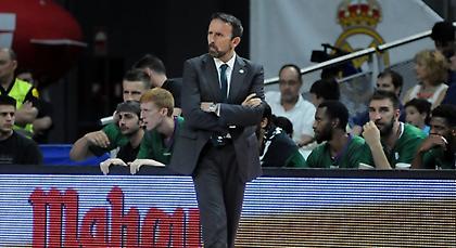 Εξετάζει «ζεστά» τον Πλάθα η Αρμάνι