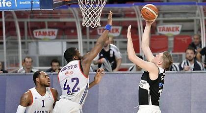 Ζωντανή η Εφές με buzzer beater του Μπράουν (video)