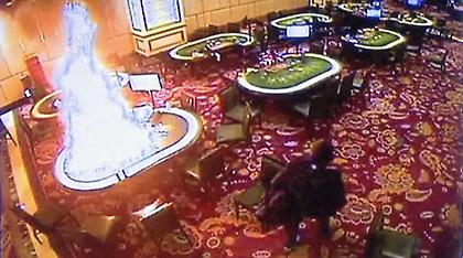 Βίντεο-ντοκουμέντο: Η στιγμή που ένοπλος ανοίγει πυρ και βάζει φωτιά σκοτώνοντας 36 στη Μανίλα