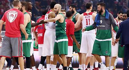 Η άφιξη του Ολυμπιακού και του Παναθηναϊκού Superfoods στο ΣΕΦ (vids)