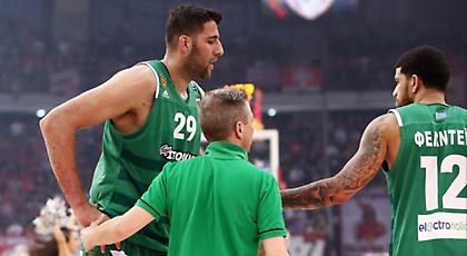 Στα αποδυτήρια με πρόβλημα στη μέση ο Μπουρούσης!