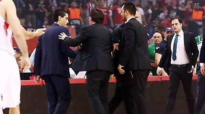 Το σημάδι στην πλάτη του βοηθού του Πασκουάλ από την φωτοβολίδα (pic)