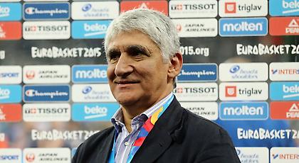 Η FIBA τίμησε τον Γιαννάκη (pic)