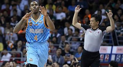 Συνεχίζει στην Κίνα ο «μπόμπερ» Άνταμς