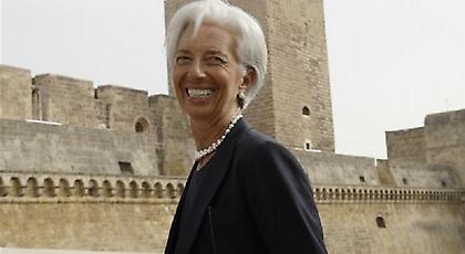 Συμβιβαστική λύση προτείνει η Λαγκάρντ για το θέμα του ελληνικού χρέους