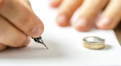 Διαζύγιο εξπρές με μια υπογραφή στο συμβολαιογράφο-Τι προβλέπει το νομοσχέδιο Κοντονή