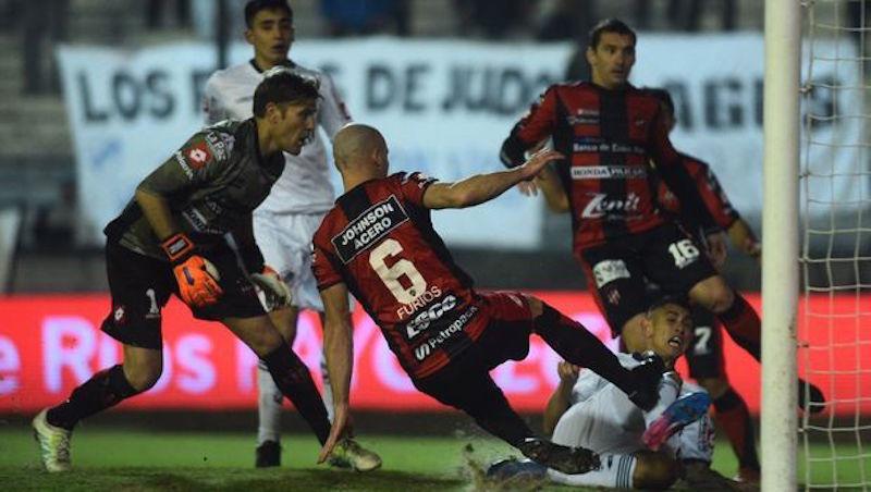 Τάκλιν στην καρωτίδα... κυριολεκτικά (video)