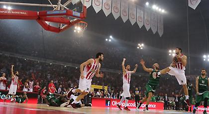 Η ανατροπή του Ολυμπιακού μέσα από το... παρκέ (video)