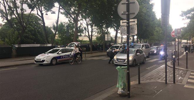 Συναγερμός στο κέντρο του Παρισιού