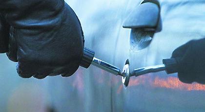 Αλλοδαπή άνοιγε αυτοκίνητα στο Μεσολόγγι