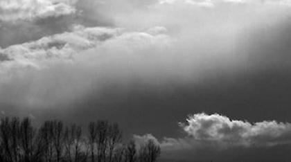 Χαλάει ο καιρός: Συννεφιά, τοπικές βροχές και πτώση της θερμοκρασίας