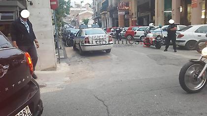 Πανικός στην Πάτρα: Πεζός κράδαινε μαχαίρι σε κεντρικό δρόμο