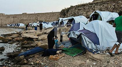 Τραγικές εικόνες από τη Χίο: Σε λίγο οι σκηνές θα επιπλέουν στη θάλασσα