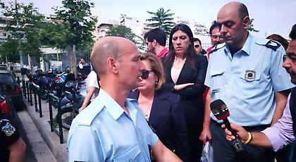 Επεισόδια στο Ειρηνοδικείο για τους πλειστηριασμούς - Προσήχθη συμβολαιογράφος