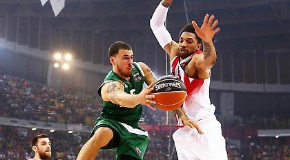 Πρόταση της Αρμάνι στον Μάικ Τζέιμς