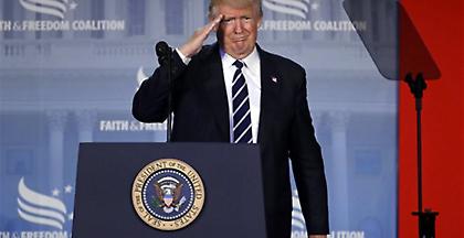 Επίθεση δικηγόρου Τραμπ στον Κόμεϊ για την παραδοχή του ότι έκανε διαρροές