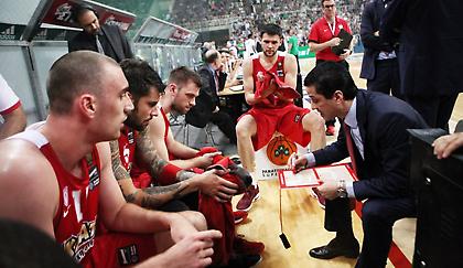 «Κατσάδα» Σφαιρόπουλου στα αποδυτήρια παρουσία Αγγελόπουλων