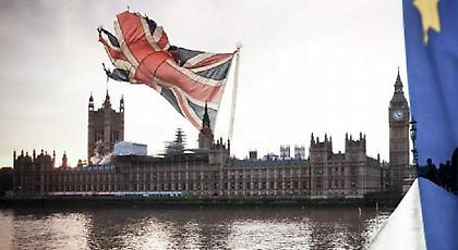 Τι μπορεί να αλλάξει για το Brexit μετά το «χαστούκι» των Βρετανών στη Μέι