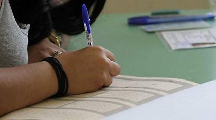 Απίστευτο στις Πανελλήνιες: Εκοψαν από το κείμενο του Θεοτοκά τη φράση για τον «κακό πρωθυπουργό»