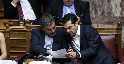 Συμβιβαστική πρόταση ενόψει Eurogroup ετοιμάζει η κυβέρνηση