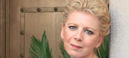 Εκπληκτική απάντηση της Ελενας Ακρίτα στην ανάρτηση του δικηγόρου για την «πλαδαρή Ελληνίδα γκόμενα»