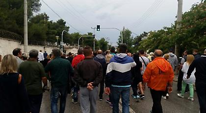 Επεισόδια στο Μενίδι: Πυρπόλησαν σπίτια Ρομά, πυροβολισμοί στον αέρα από τον καταυλισμό (pics/video)