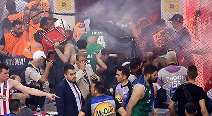 Εικόνες από το ΧΑΟΣ στο ΣΕΦ!