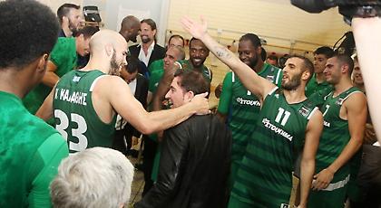 Χαμός και συνθήματα στο πούλμαν του Παναθηναϊκού! (video)