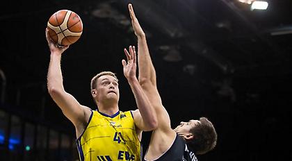 Κοιτάει Κβαλ η Λοκομοτίβ Κουμπάν