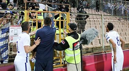 Πρόεδρος Γαλανόλευκου Φάρου στον ΣΠΟΡ FM: «Μας επιτέθηκαν οι σεκιούριτι, μας φώναζαν Τούρκους»