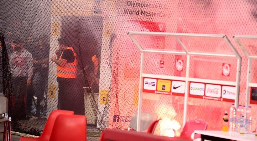 Οπαδοί του Ολυμπιακού έσπασαν αμάξια υπαλλήλων της ΚΑΕ έξω από το ΣΕΦ