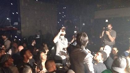 Από μπουκάλι πίνει ο Τζέιμς (pics)