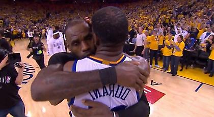 Η αγκαλιά του Λεμπρόν στον Ντουράντ (video)