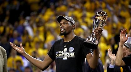 Απίθανες ατάκες Ντουράντ για τη μητέρα του και τον Λεμπρόν