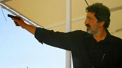 Πολάκης: Επιβεβλημένοι οι πυροβολισμοί στον αέρα σε γάμους, βαφτίσεις, ιστορικές εκδηλώσεις