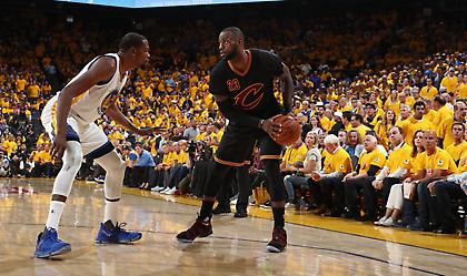 Ο Λεμπρόν έκανε «παπάδες». Κι ας έχασε (video)