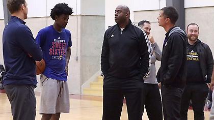 Μάθετε μπαλίτσα από τον Μάτζικ (video)