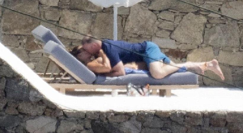 Ασυγκράτητος με τη γυναίκα του ο Ρούνεϊ στη Μύκονο (pics)
