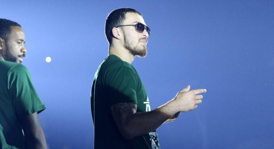 Αραχτός στη Μύκονο ο Τζέιμς (pics)