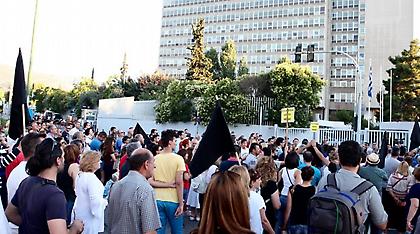 Κάτοικοι Μενιδίου: «Δεν ήτανε στραβή, σκοτώθηκε παιδί...»