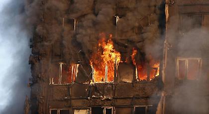 Τραγωδία στο Λονδίνο: Νεκροί από τη φωτιά στο 27ωροφο κτίριο!